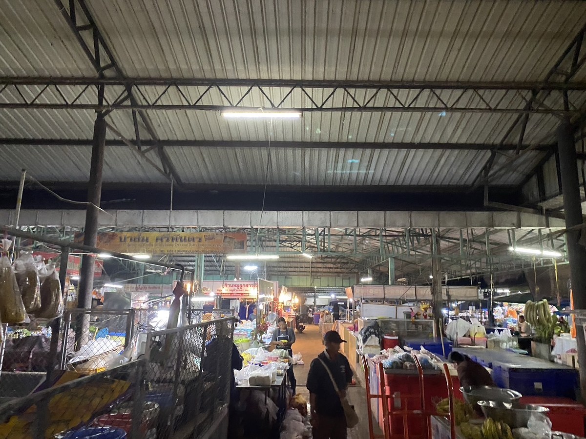 เช้านี้ที่ตลาดทองผาภูมิครับ