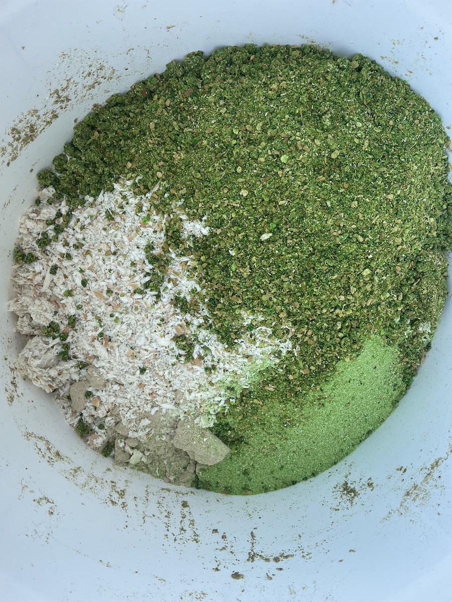 เตรียมเหยื่อใหม่ครับชุดแรกหมดแล้ว อร่อยไม่ซ้ำจำสูตรไม่ได้