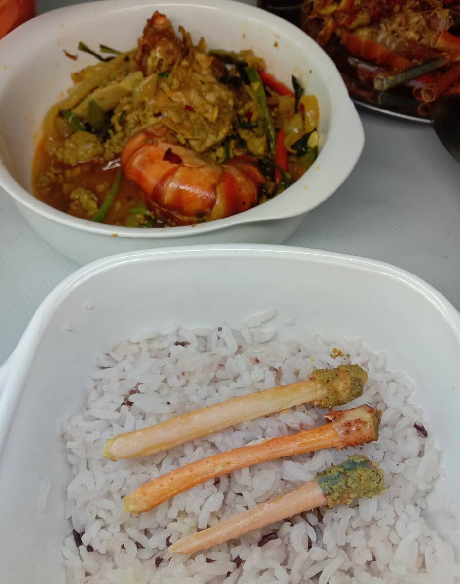 เนื้อเต็ม เด้งเด้ง รสชาติเป็นเลิศ สมกับคำว่า " กุ้งแม่น้ำ " 
 :cheer: :cheer: :cheer: