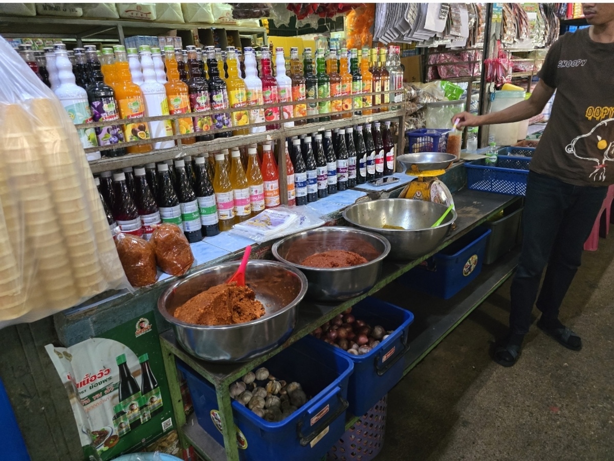  [b]ตกลงได้หมูป่าครับต้องมีพริกแกงร้านนี้ครับอร่อยสุดๆ[/b] :cheer: