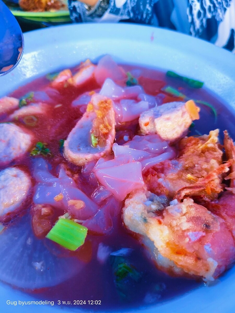 ใหญ่โฟแมงกระพรุนกะปลาหมึกเยอะๆ  เมนูนี้พี่กิตทำอร่อย