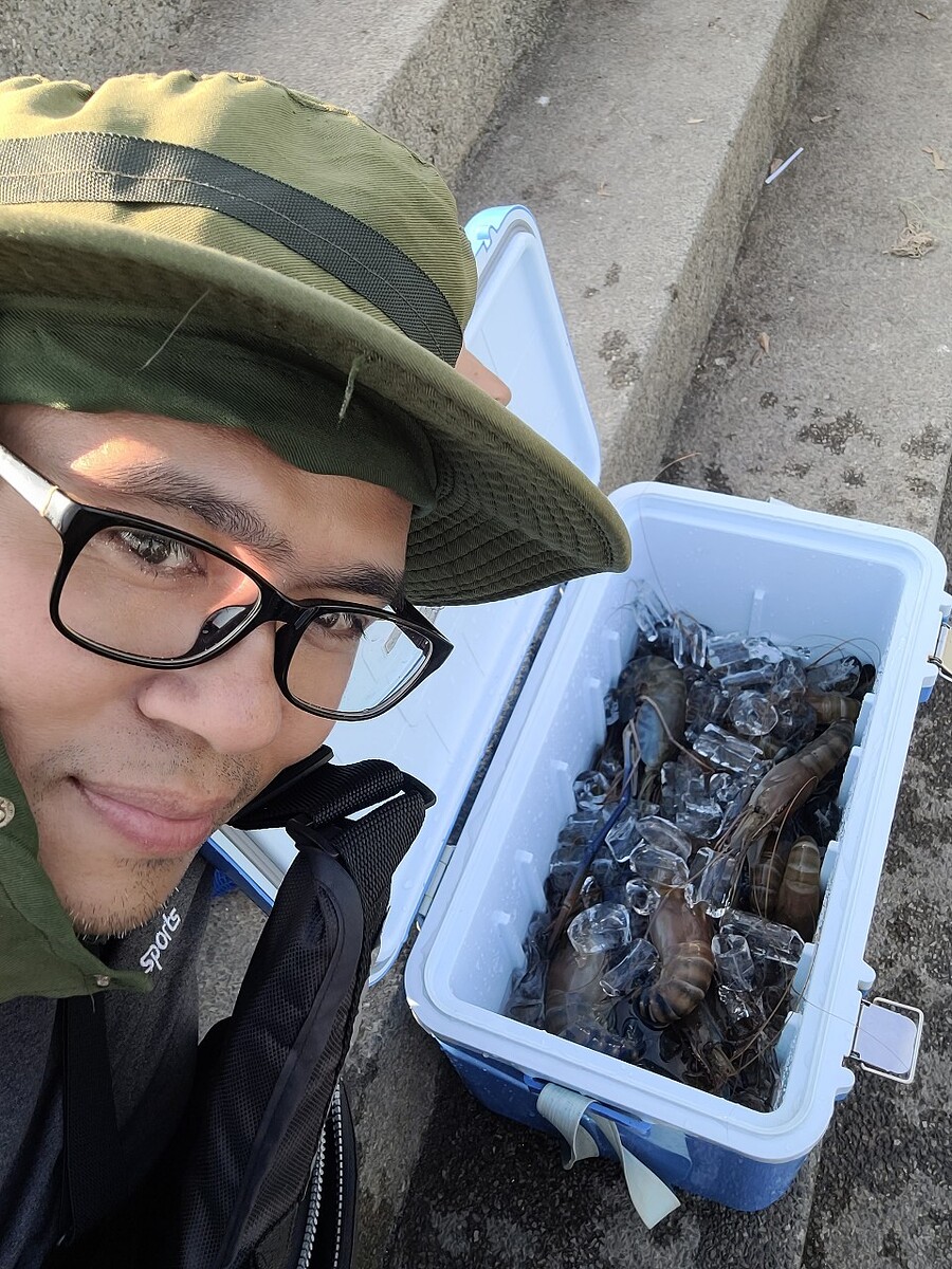 กุ้งรวมราวๆ 2 โลกว่าๆ ครับ
ไม่เลวเลยครับ :grin: