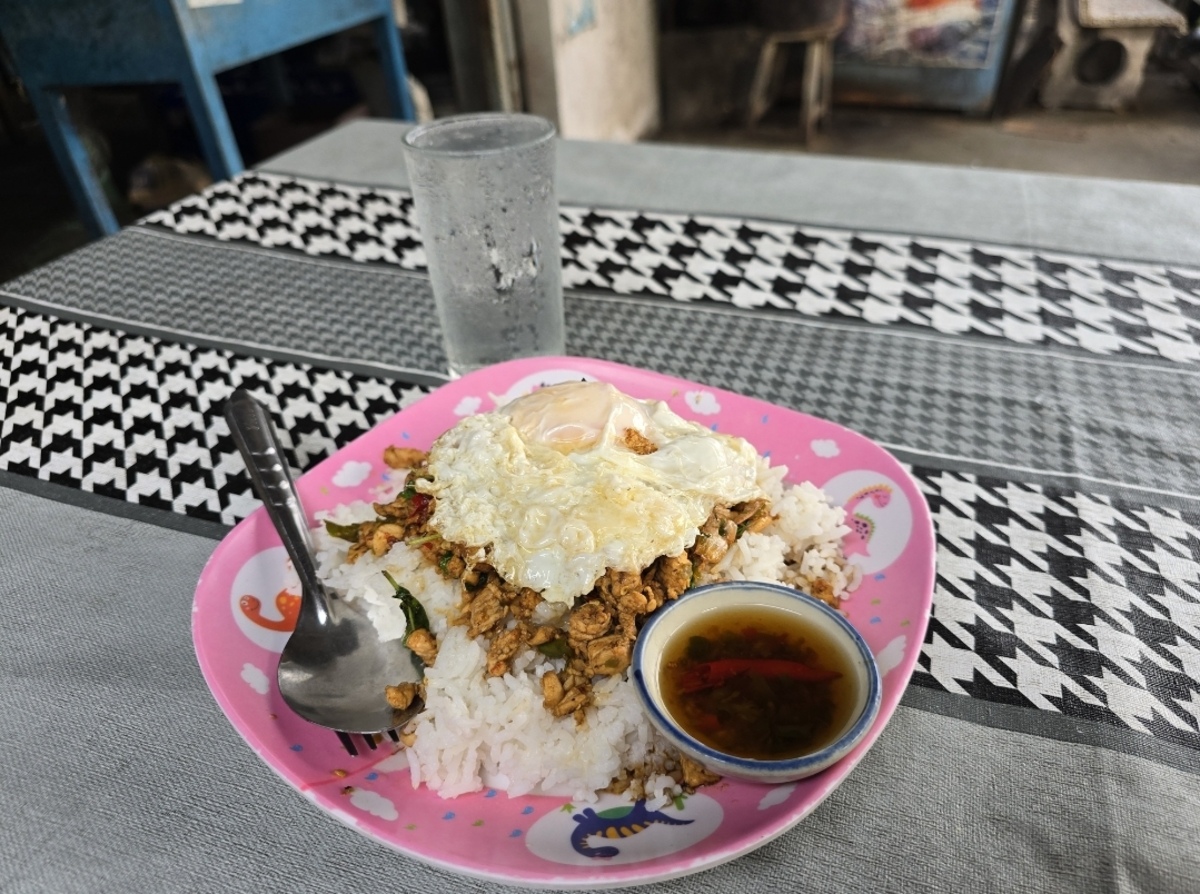  [b]พัดกระเพาะไก่ไข่ดาว[/b] :cheer: