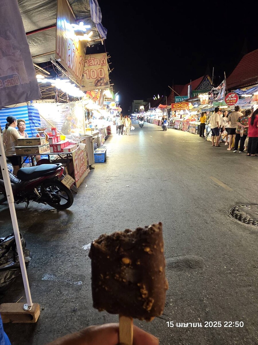 คาวเสร็จต่อด้วยหวานๆเดินกลับเรือ