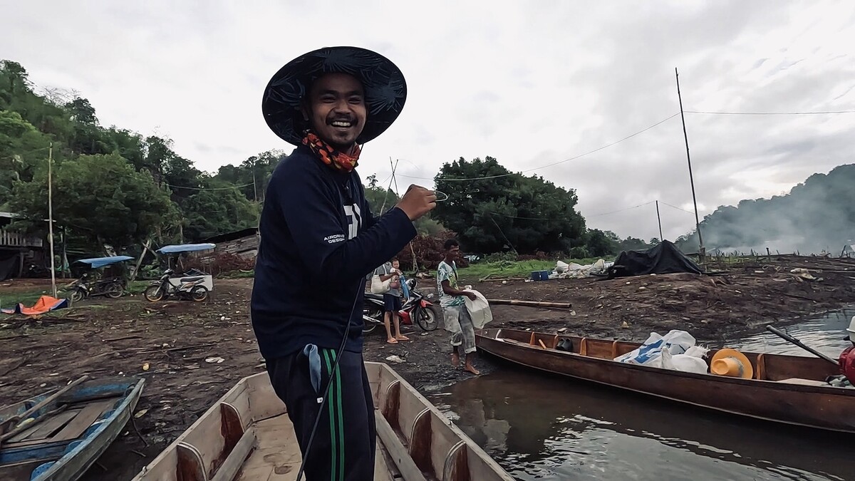เมื่อพร้อมแล้วก็ลุย หัวเรือทริปนี้ประจำการโดยพี่เอิร์ธ 
พี่เอิร์ธเองได้มาเขาแหลมหลายรอบแล้ว แต่จะลง