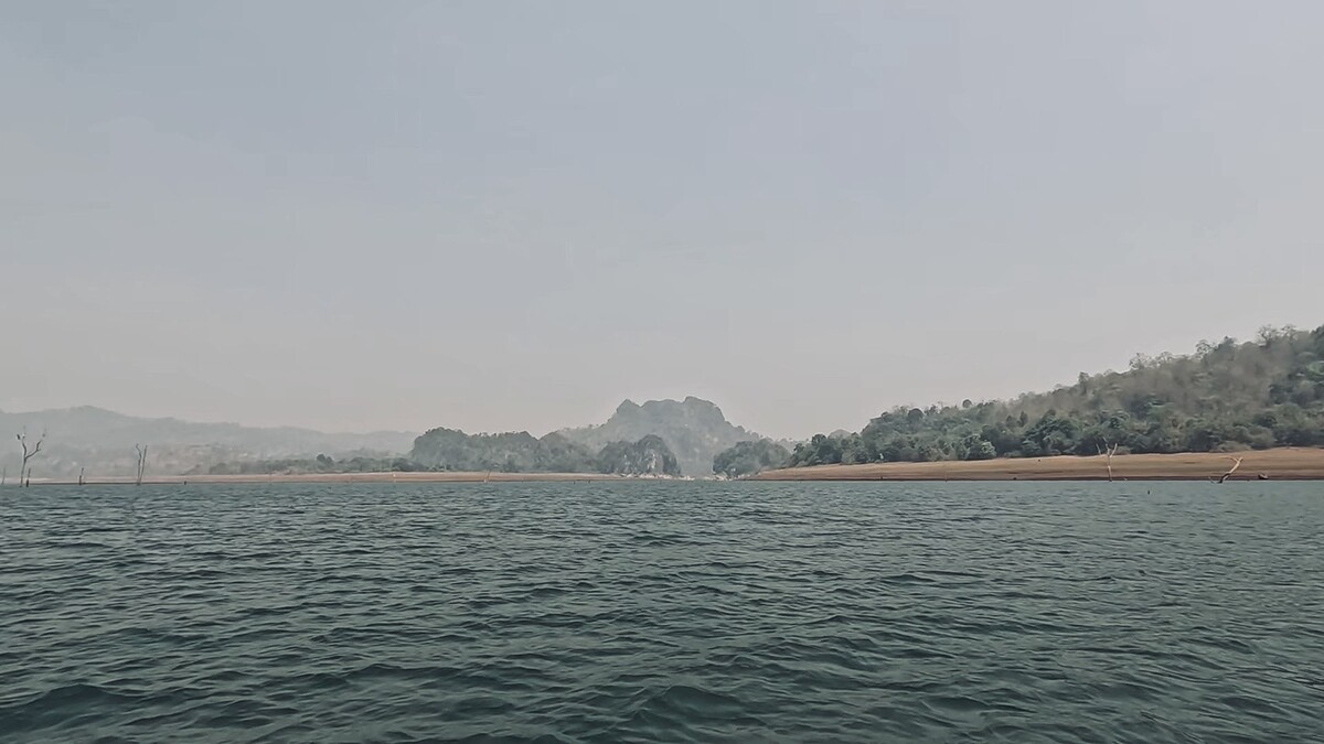 อยู่เกาะมะพร้าวสักพักใหญ่ๆ ยังไม่ค่อยได้ผลตอบรับที่ดีเท่าไหร่ 
แกเลยพาข้ามฝั่งย้ายหมายมายัง หน่วยวั