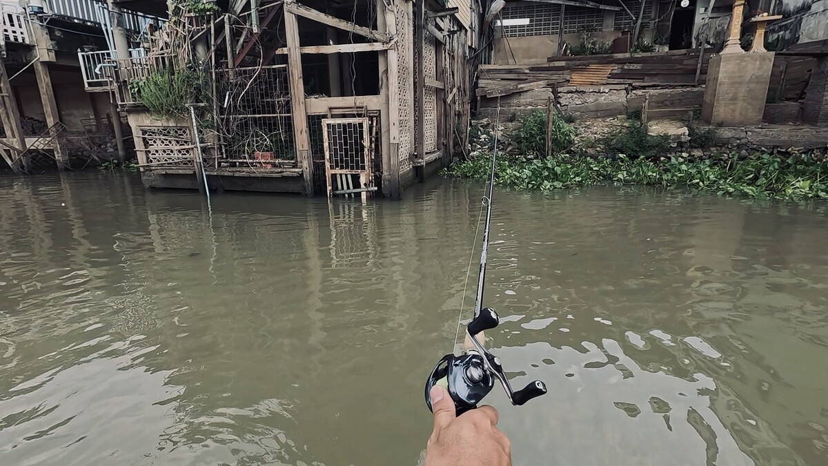 มุมนี้ผมโดนเทโพตบเหยื่อเล็กไปทีนึ�