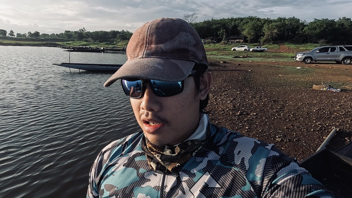 ผมออกเดินทางจากบ้านแถวสุวรรณภูมิประมาณ ตี4 ขับรถไปตามทางด่วนกรุงเทพ-ชลบุรี
ไม่นานก็มาออกด่านที่บ้าน