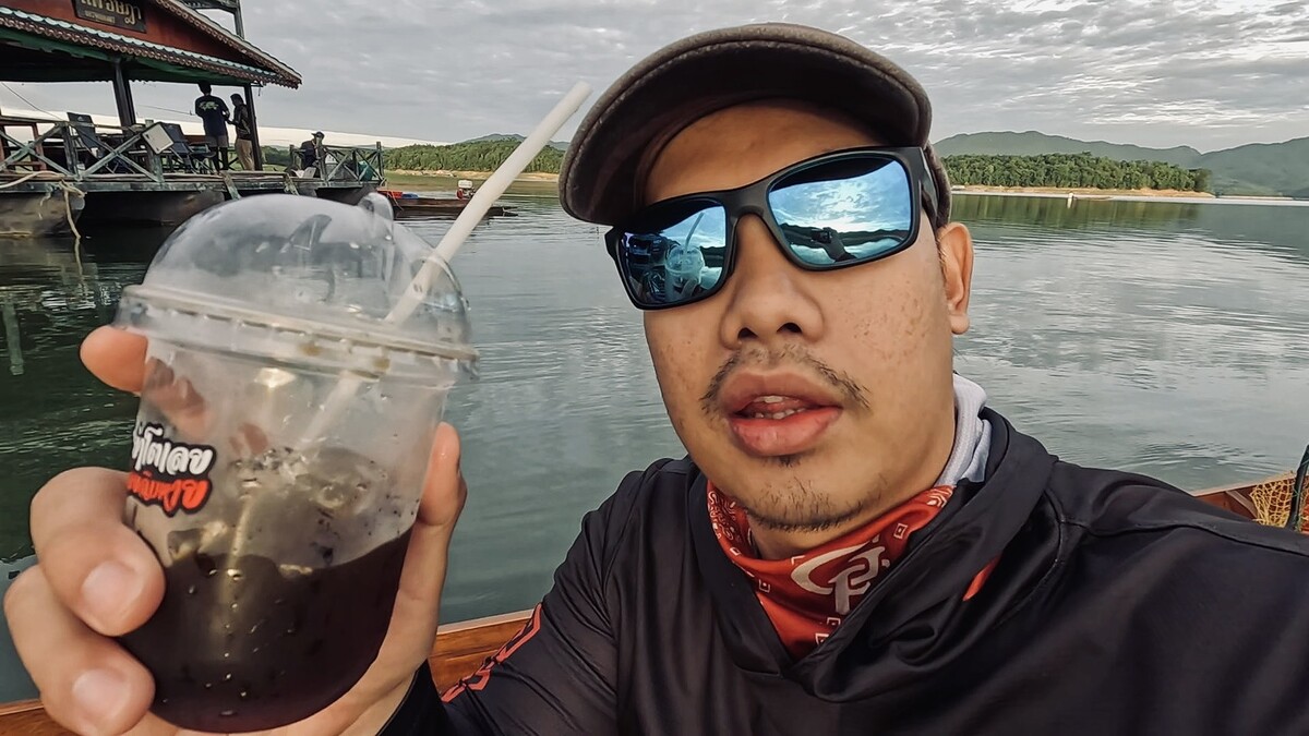 เช้าวันตกปลาเราตื่นค่อนข้างเร็ว (ก�
