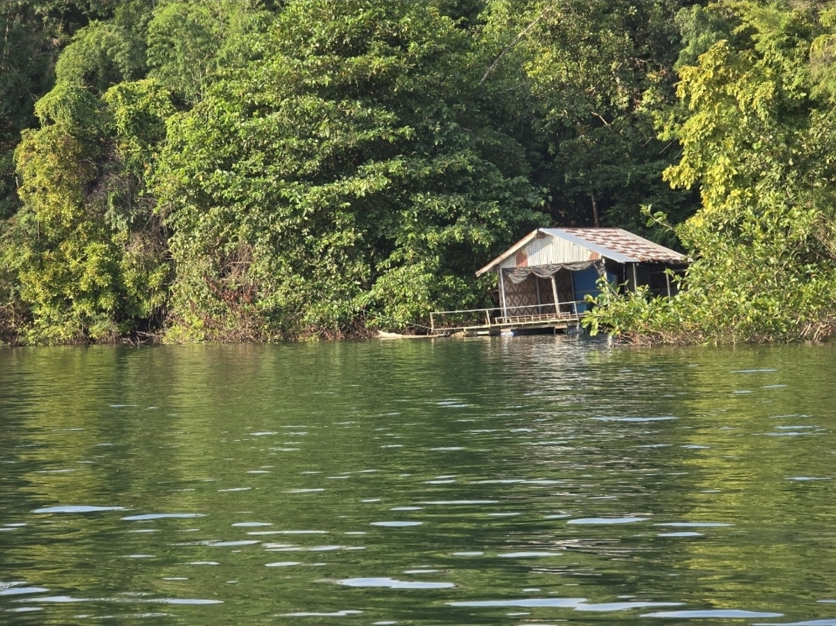  [b]เรือวิ่งใกล้..แพเริ่มเห็นละ[/b] :cheer: