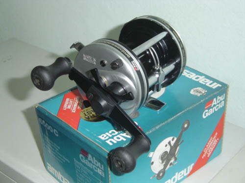 ABU 6500C (ซีธรรมด)
- อัตราทด 4.7:1
- ตัวปรับเบรค 4 แฉกมีตุ่มที่ปลาย
- 2 ลูกปืนสแตนเลส
- ระบบกัน