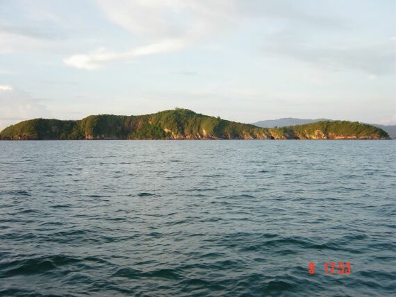 เกาะเปริดเขาบอกว่าเหมือนผู้หญิงท้องนอนอยู่ พยายามมองให้เหมือน สรุปทริฟนี้ไปตกอินทรีย์ แต่ได้สละแทน ส
