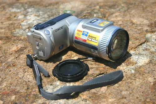 มาแล้ว มาแล้ว รูปกล้องมาแล้วครับ  รูปนี้เป็นกล้อง โซนี่ รุ่น F505V  ที่รับใช้มาเป็นระยะเวลาประมาณ 3 