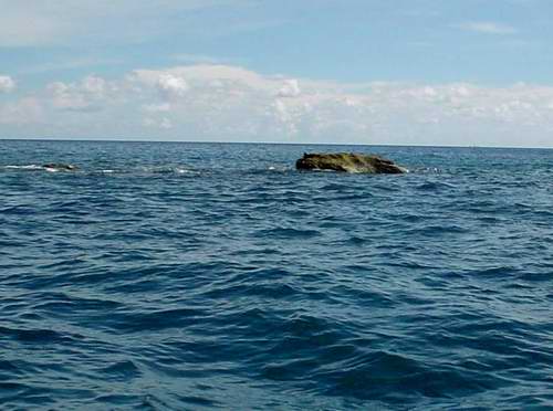           หินลอยหน้าอ่าวบังเบ้า

     บริเวณนี้นับว่าเป็นแหล่งตกปลาชั้นดี มีกองหินกระจายอยู่ทั่วไป