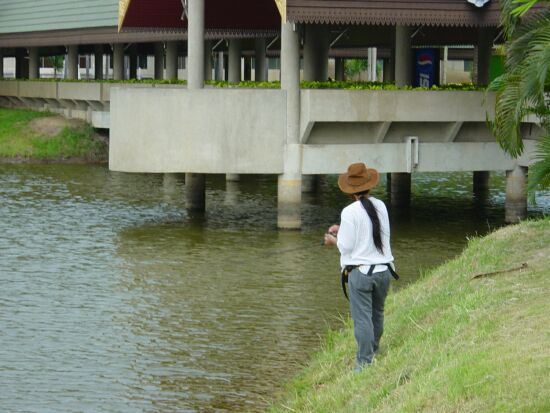 ในภาพทายดูดิครับว่าใครเอ่ย....ตกปลาแ