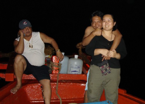 (  ..... ..... .....  )


     -  เรือไม่เอียงข้างหรอก 