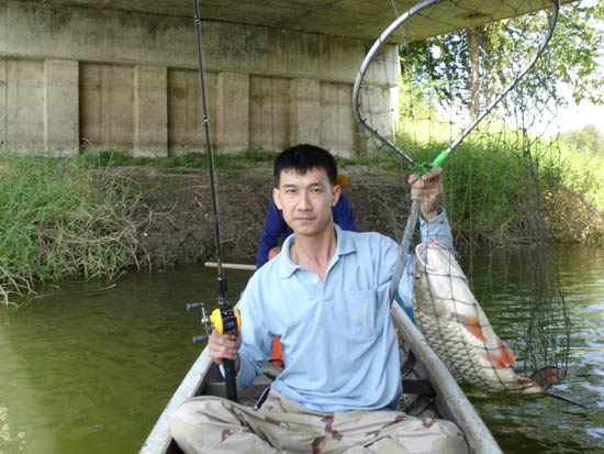 ตัวนี้กว่าจะเอาขึ้นเรือได้กว่าห้า