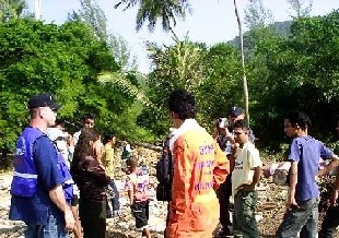 ญาติของผู้สูญหาย..... ( ผู้หญิงเสื้อดำ )