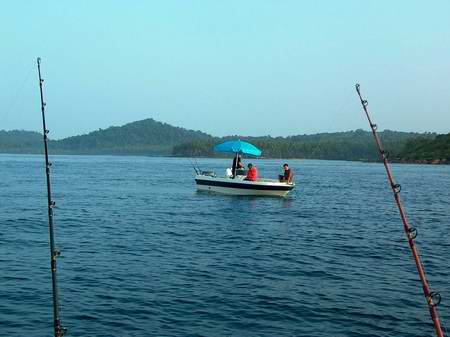 
                                            ถึงสนามรบหินห้าร้อย

     เมื่อถึงหินห้าร้อยพบเรือจอ