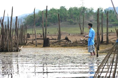 พี่เล็ก กับเอิร์ธ ขึ้นเรือออกไปตีเหยื่ออีกด้านของหมายนี้ ไม่โดนปลาชาร์จเลย  พอกลับมาก็ยังเห็นน้าตึกเ