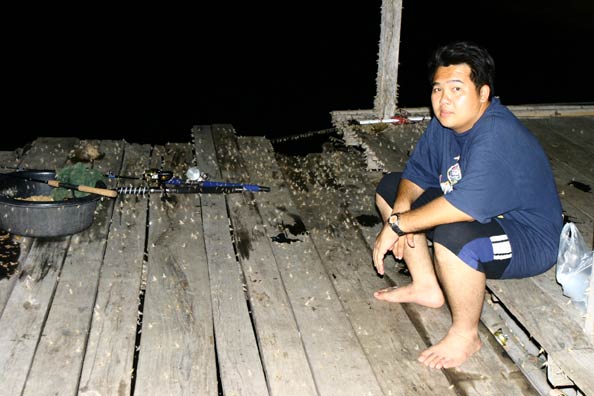 Nigh Fishing  คืนนี้เสือตะวันตกต้องเผชิญกับแมงชีประขาวตลอดคืน ส่วนผมและเสือตะวันออก หลับไปหลังจากอาห
