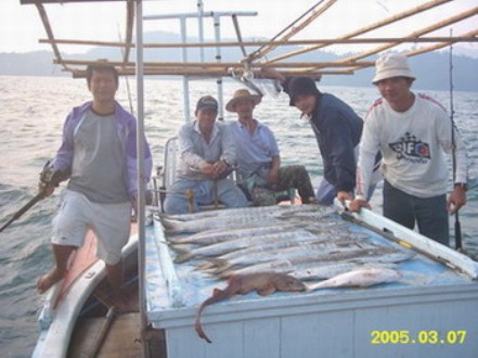 อยู่ระนองครับ สนใจตกปลากับผมยินดีครับ 09-7663427 กฤช ระนอง