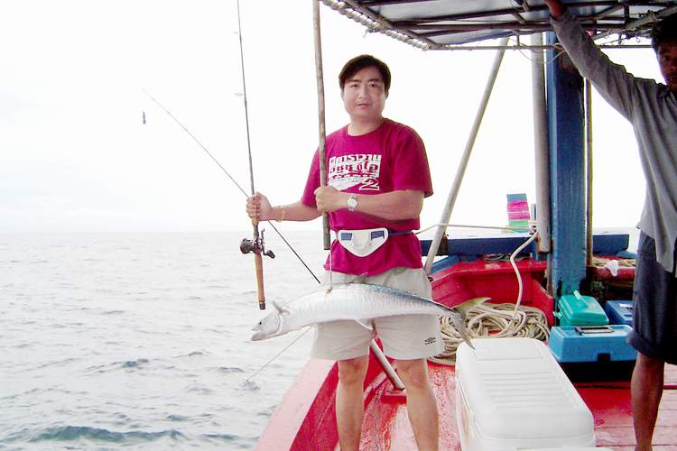 แดง สุรินทร์ กับ ผองเพื่อน