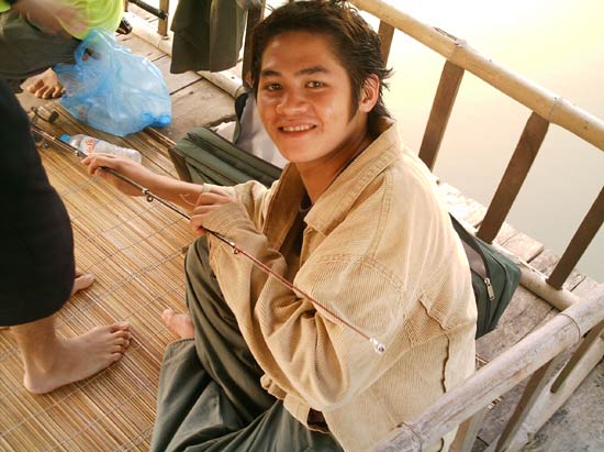 Fishing in VIETNAM 1 ( laos people )