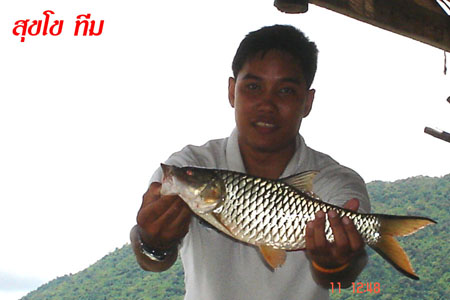ชะโด + เด็ก  จริง ๆ ที่  "น้ำเอ่อ"