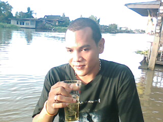 เบียร์ เย็นๆ+ลมพัดเย็นๆ+น้องกุ้ง