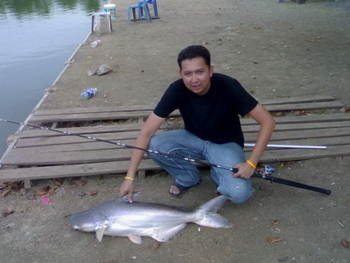 ตกปลาบ่อลุงเปี๊ยก