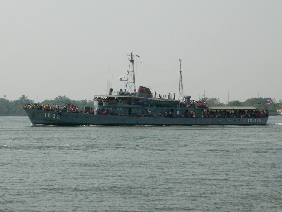 ตกปลา..กดที่ปากน้ำ.. ในวันเด็ก