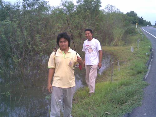 ตกปูนาขาเกที่ริมทาง