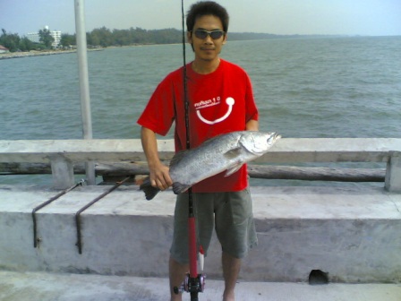 ลากเหยื่อปลอมหลังเกาะเสม็ดระยอง