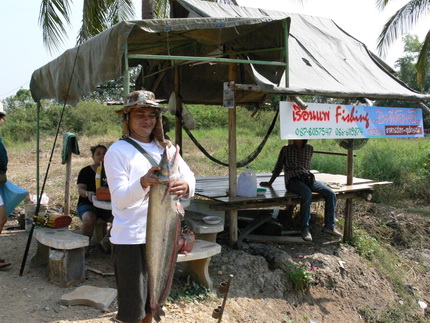 เรือนแพฟิชชิ่ง ไอ้เค้าตัวเบ้อเริ่ม