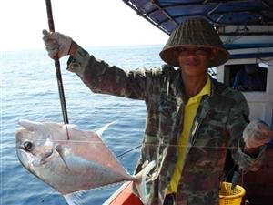 อวดตะขอตักปลาจากจันทบุรี
