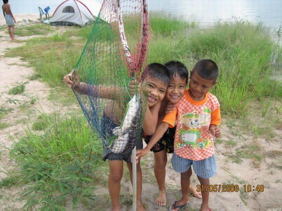 น้ำขึ้น-เรือมา-ปลาก็เข้า  (ที่นี้..ประเทศไทย)