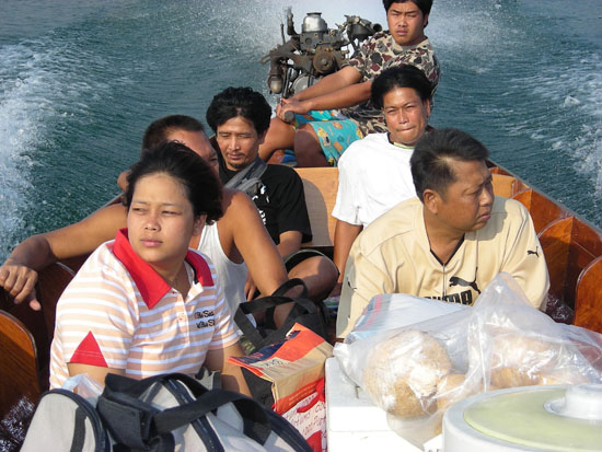 ตกปลาที่แพเขาแหลม พร้อมแจกของเด็กนักเรียน 1