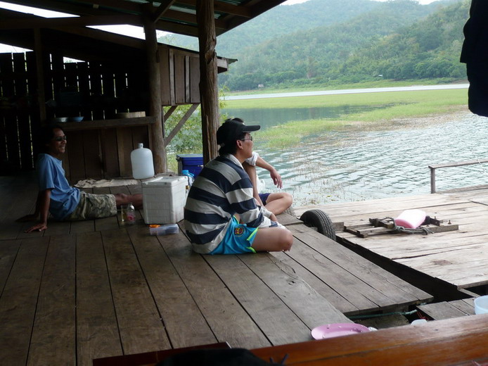 ลางานไปพักผ่อนตกปลา ณ ศรีสวัสดิ์
