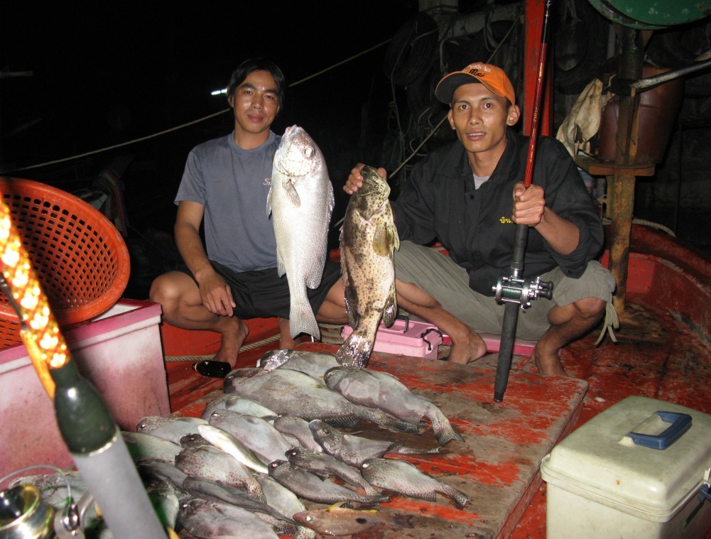 ฝ่าคลื่นฝ่าฝนที่เกาะสิงโต