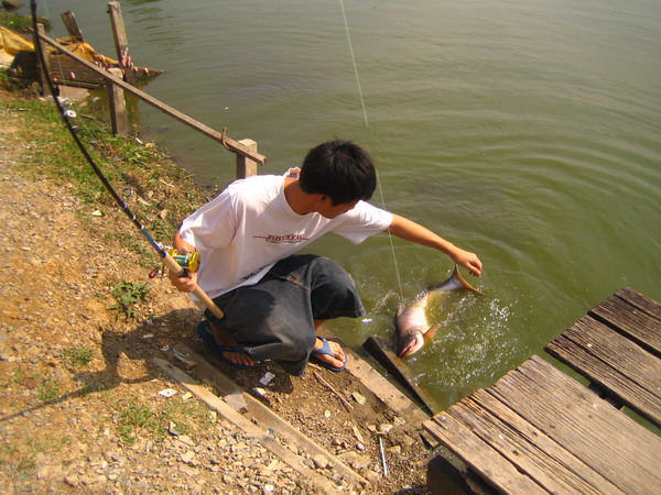 หนุกๆ ที่บ่อ น้องต้อม