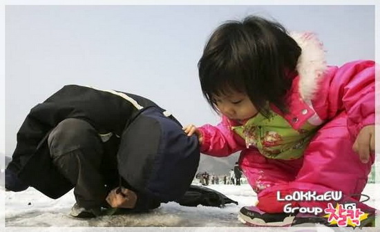 +++ มหกรรมตกปลาใต้ธารน้ำแข็งที่เกาหลี +++