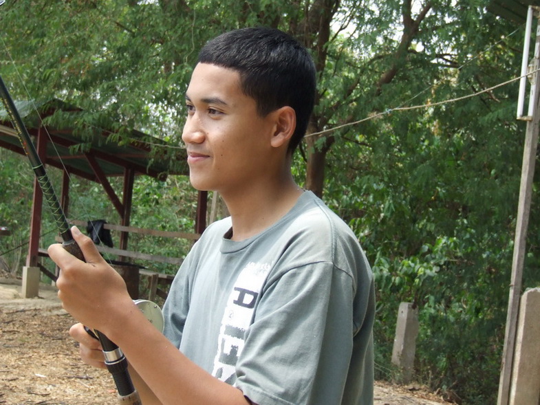 ตบเด็กที่บ่อสร้าง