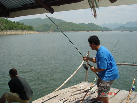ทีมงานisan.ไปตกปลาที่แพอยู่ดีได้ปลาหลายชนิด