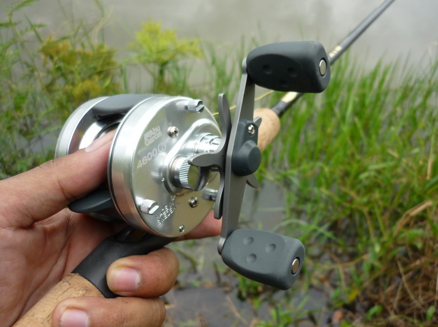 Abu รุ่นนี้กับ Shimano รุ่นนี้แบบใหนดีกว่ากัน