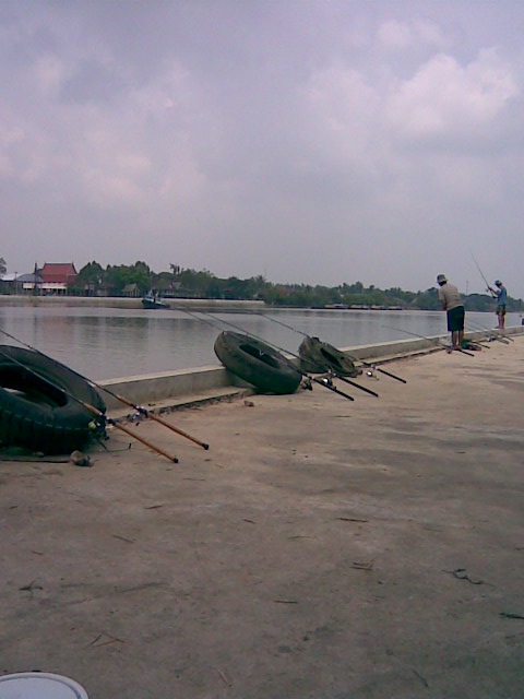 ท่าเรือแม่นำเจ้าพระยาแถวอยุธยา