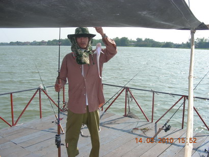คนผักไห่และหอยขมไปเยือนเรือนแพ