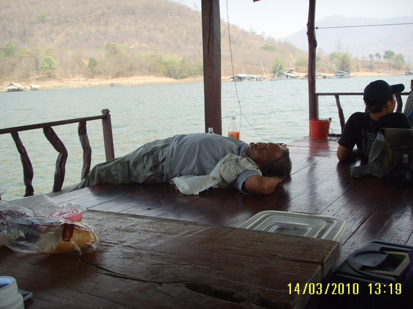 หนีม๊อบชนรถถัง