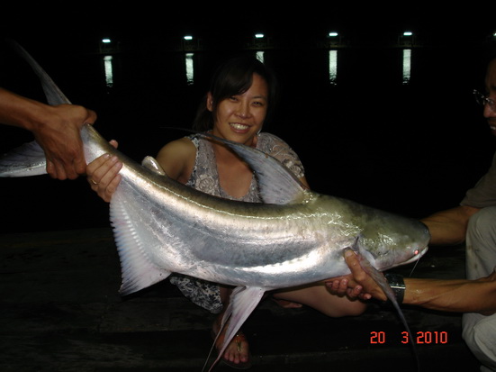 ฤดูล่าฉลามน้ำจืด..บ่อ เจ๊เอ็ง สามโคก !!   : )