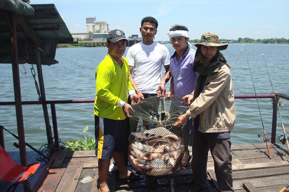 ฟ้าสางที่บางไทร โดย ขุนรัตนาวุธ